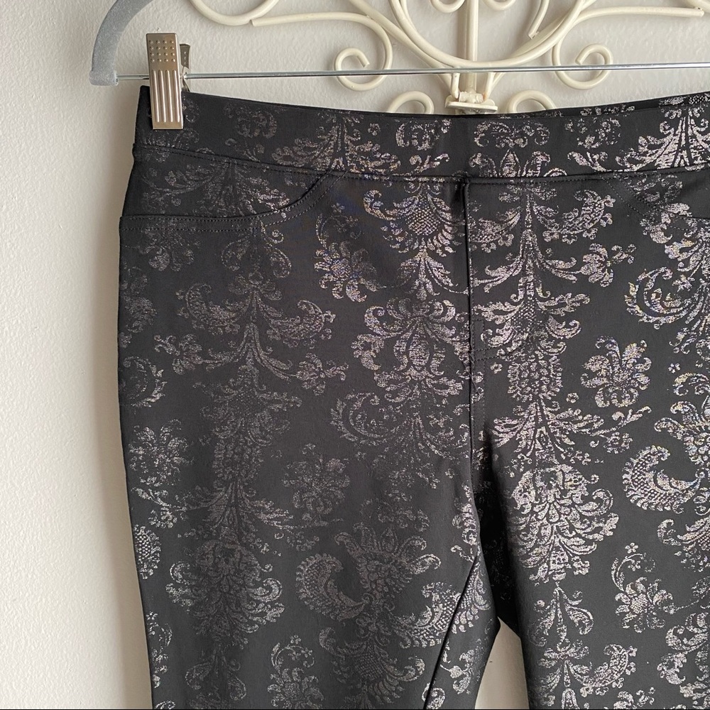 HUE // Damask Knit Legging